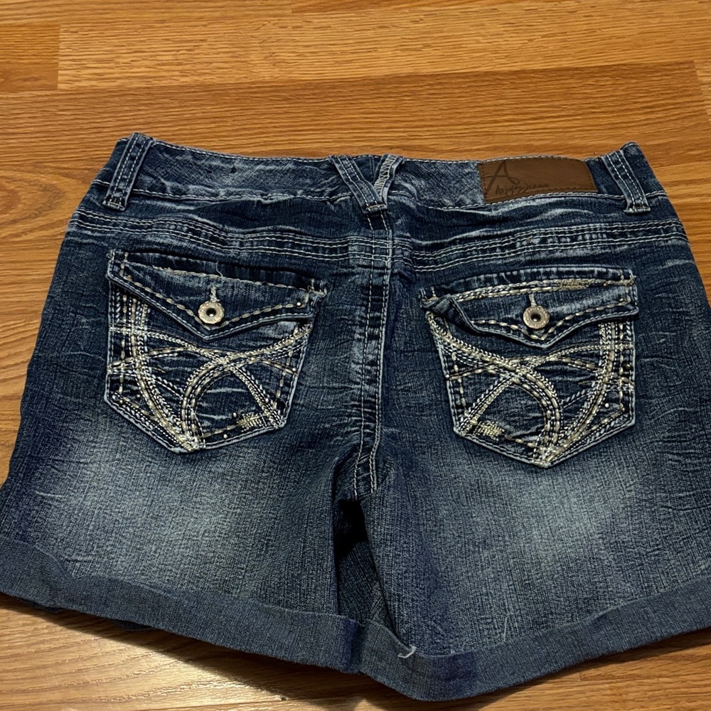 Ariya Jean Shorts with Distressed Frayed Hem size 9/10 - Picture 2 of 3